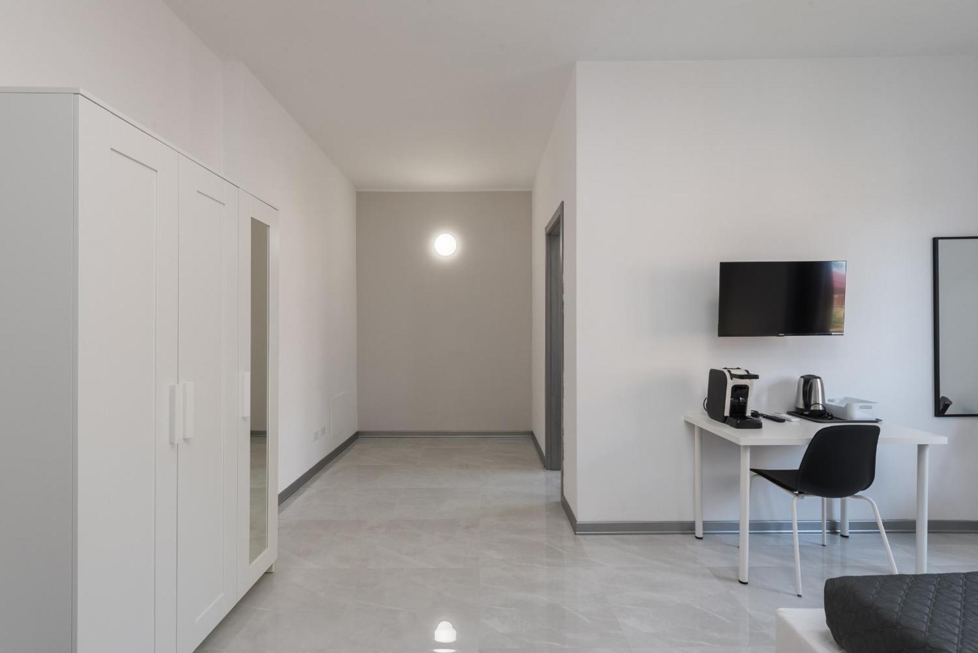 Travelershome Ciampino Airport Guesthouse 600M To Airport Exterior foto