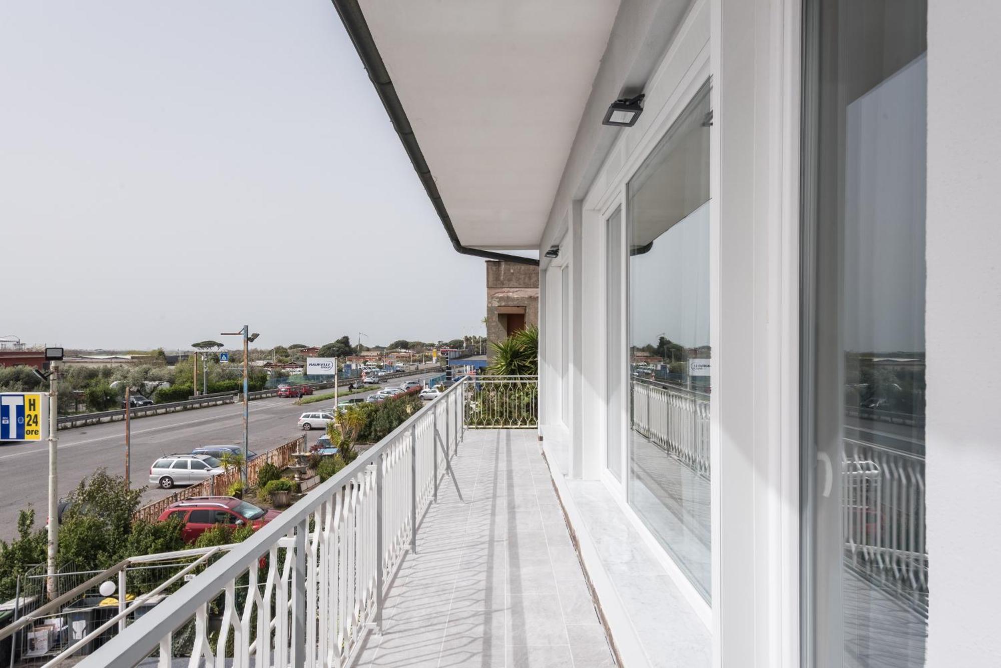 Travelershome Ciampino Airport Guesthouse 600M To Airport Exterior foto