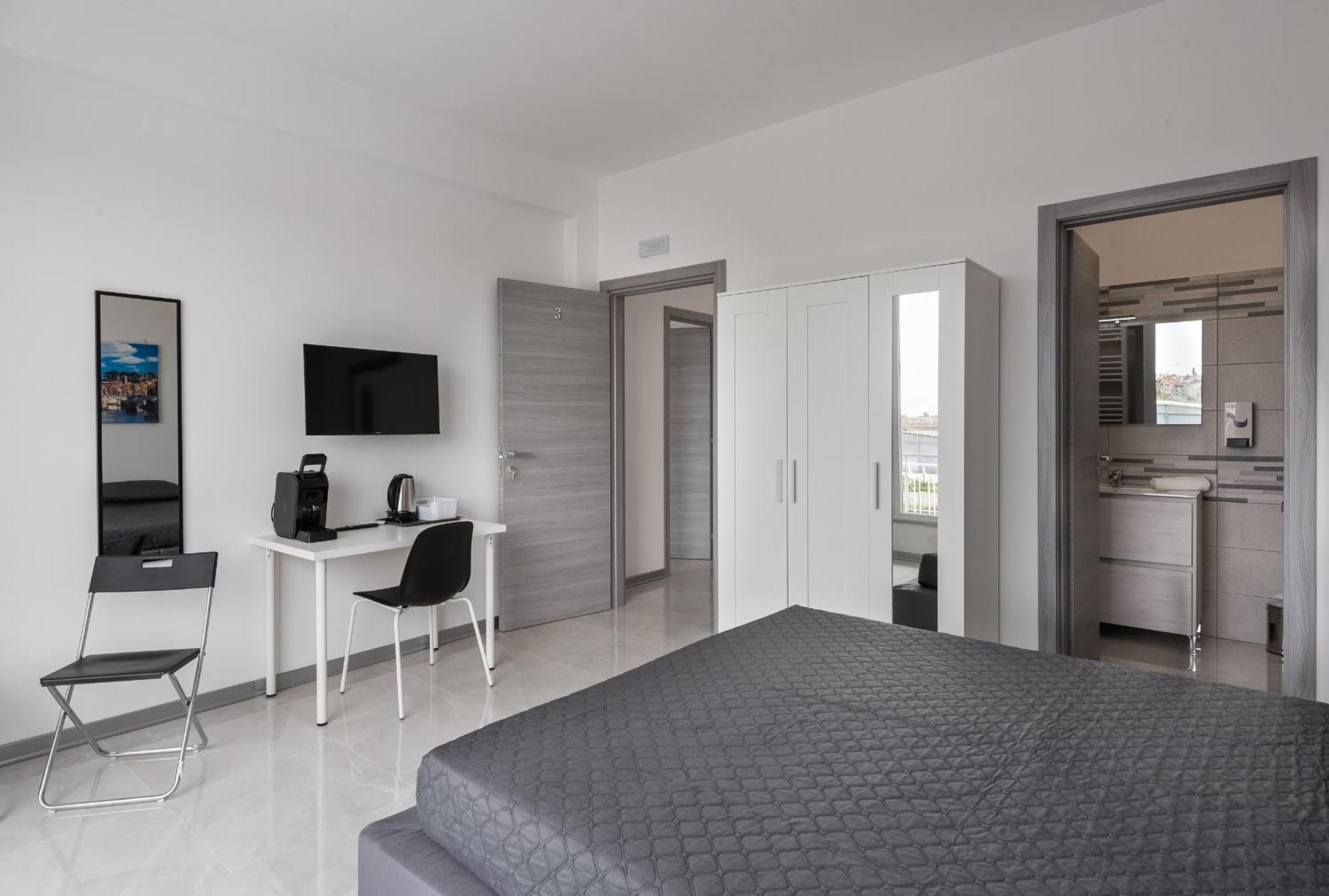 Travelershome Ciampino Airport Guesthouse 600M To Airport Exterior foto
