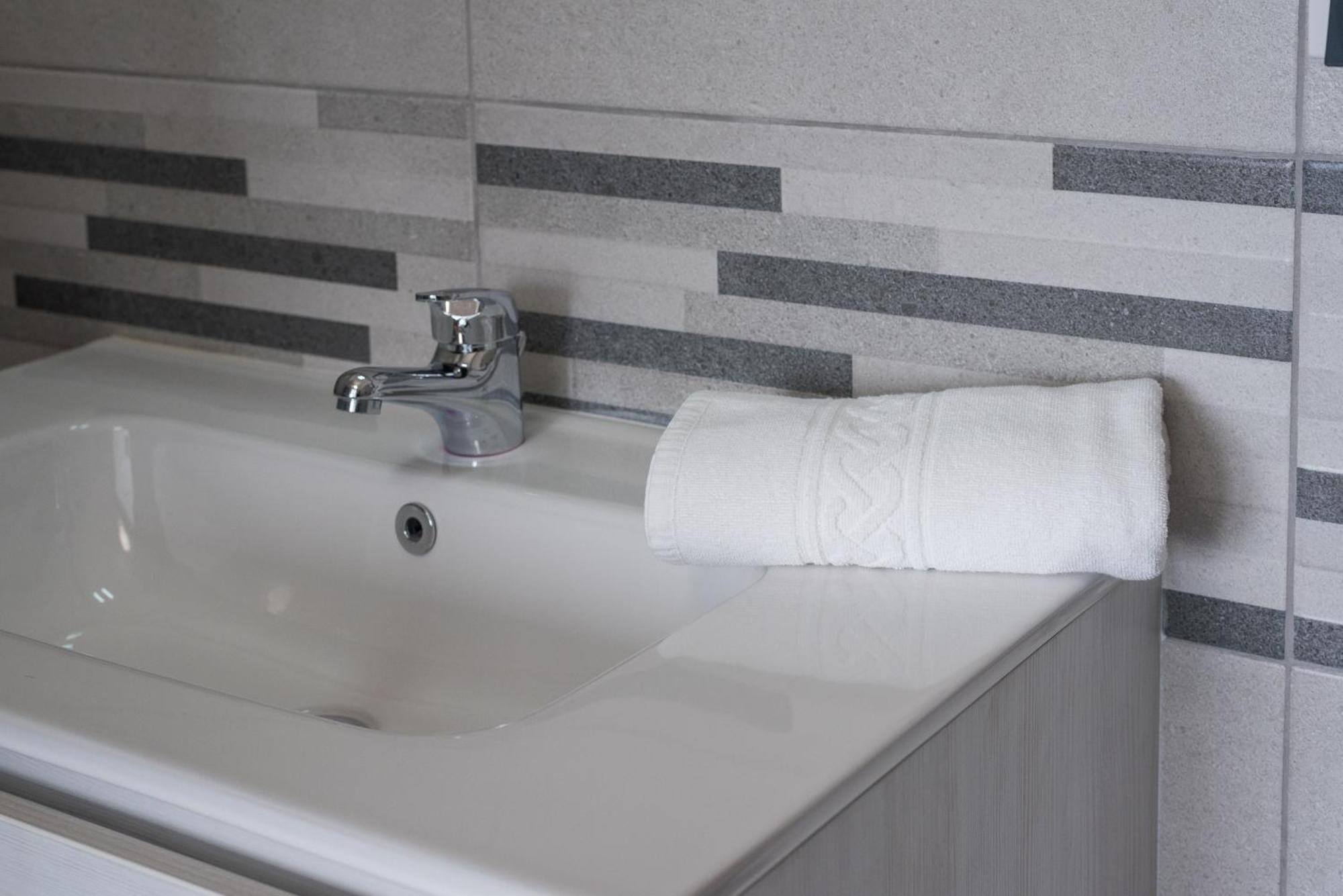 Travelershome Ciampino Airport Guesthouse 600M To Airport Exterior foto